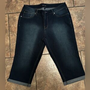 🥰Women’s Denim Capris **NWOT***Size 16 🥰